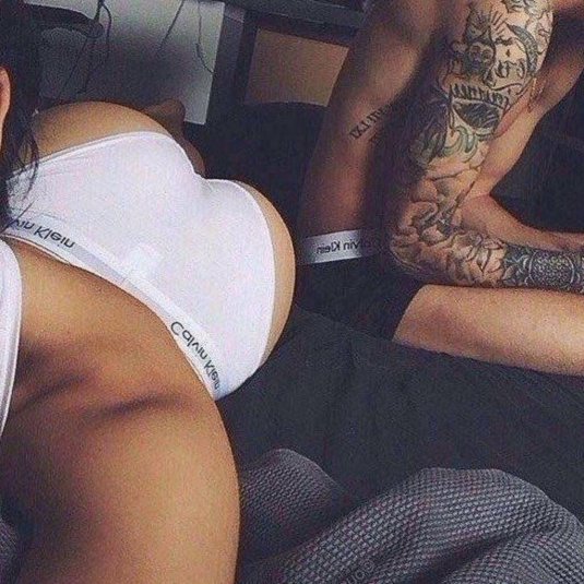 Девушки в трусиках кельвин кляйн