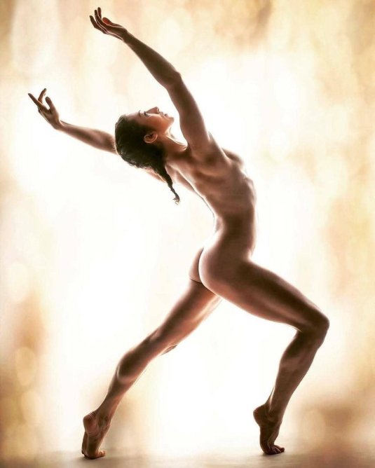 Злата ялинич балерина голая