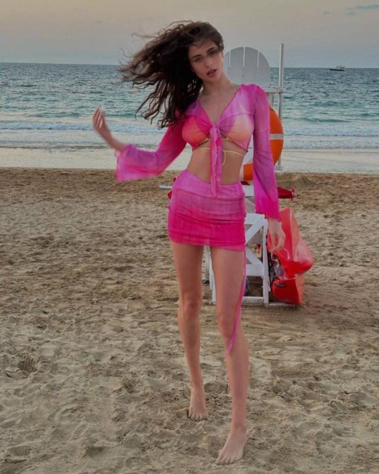 Адель вейгель в купальниках