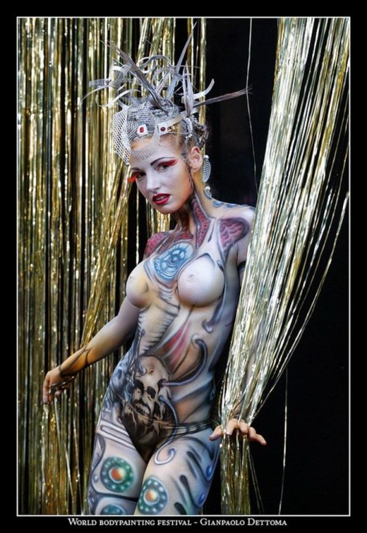 Разрисованные девушки ню