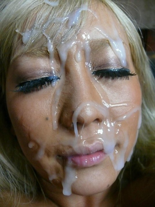 Девушка со спермой на лице