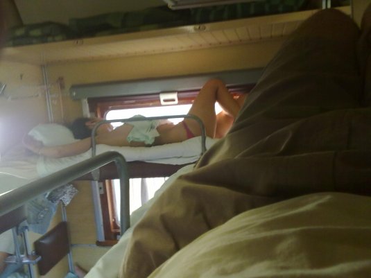 Девушка в плацкарте