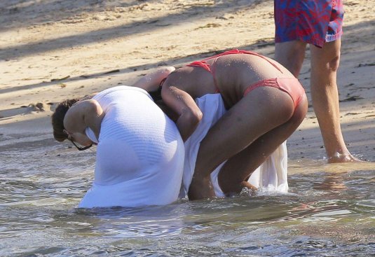 Джессика альба упс