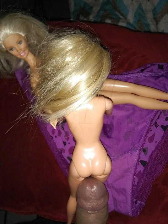 Мастурбация куклой барби