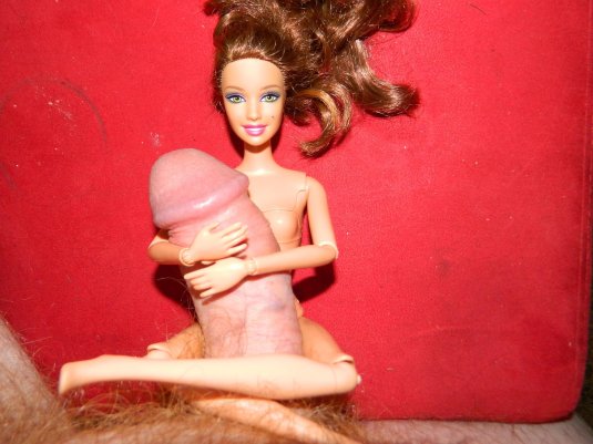 Мастурбация куклой барби