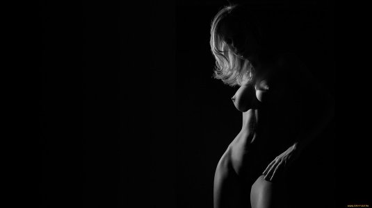 Силуэт голой девушки