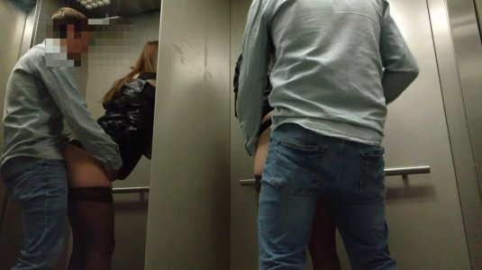 В лифте порно