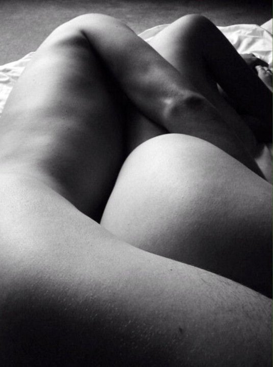 Объятия в постели