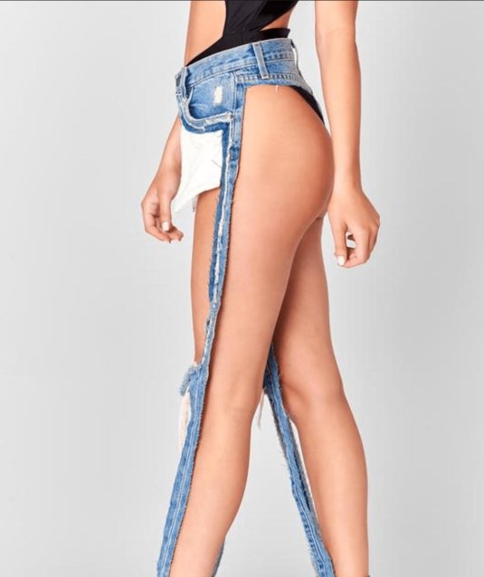 Джинсы с разрезом на попе