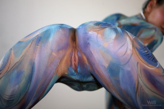 Голые бодиарт