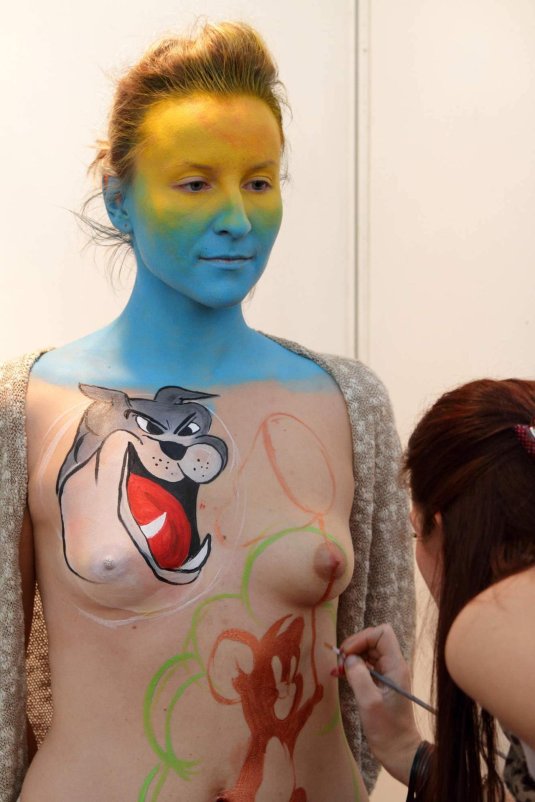 Бодиарт девушки без одежды