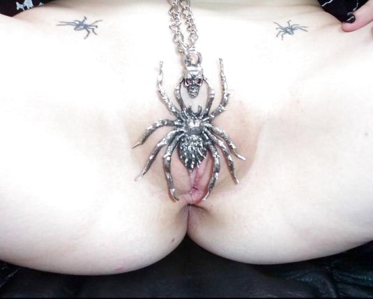 Интимные тату на гениталиях