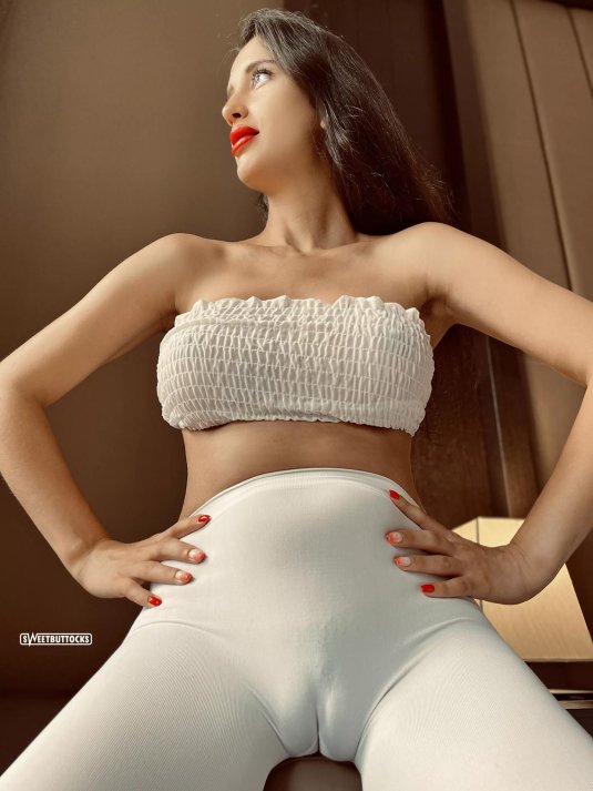 Легинсы в обтяжку с верблюжьей