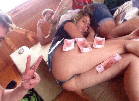 Девушка на вписке