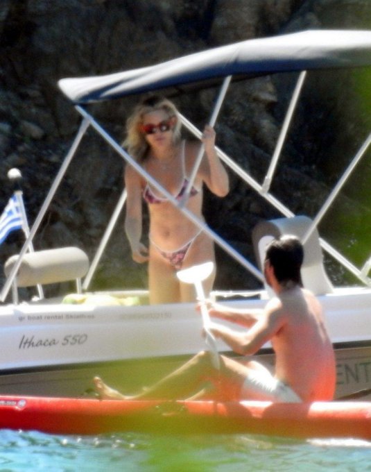 Перри эдвардс бикини