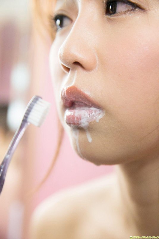 Обкончанное лицо японки