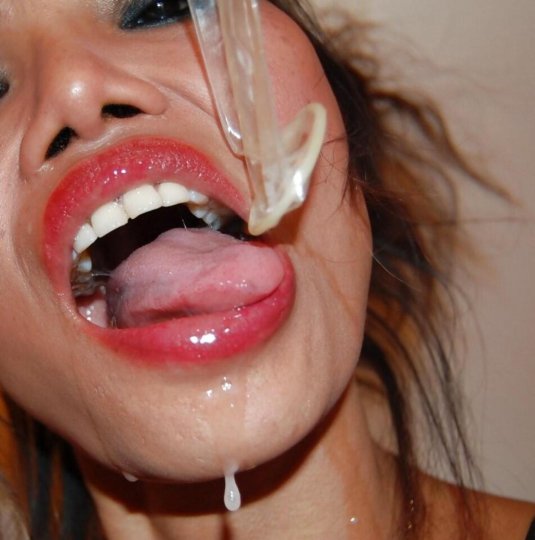 Девушки глотают сперму с презерватива