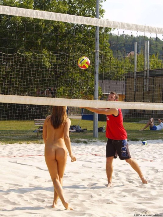 Пляжный волейбол без трусов