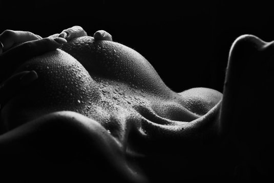 Черно белая эротика