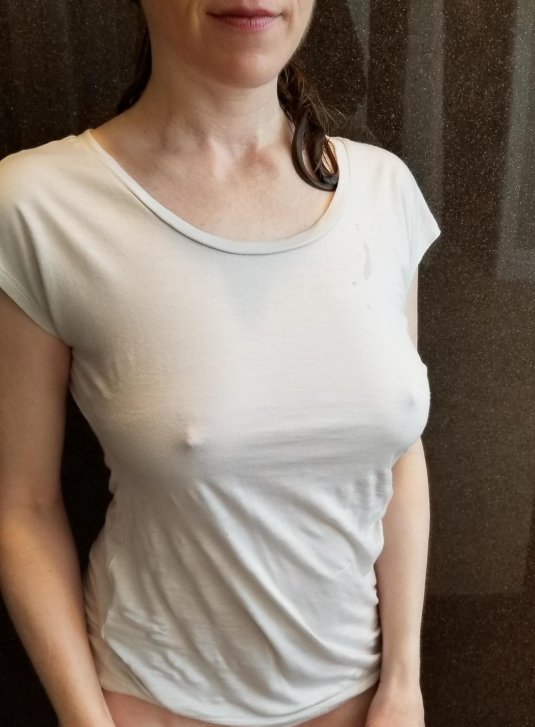 Без лифчика