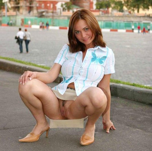 Девушка засветила трусики