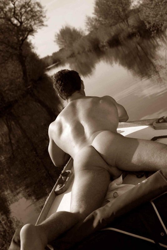 Мужчины голышом