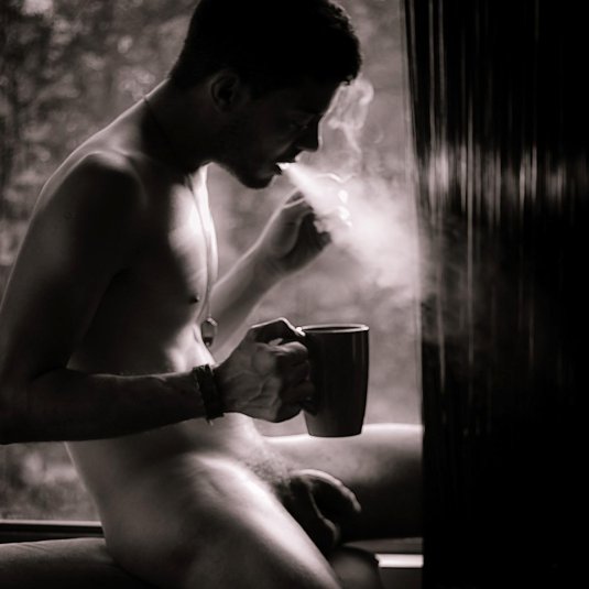 Девушка кофе сигарета ню