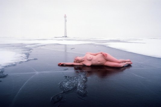 Девушка на льду