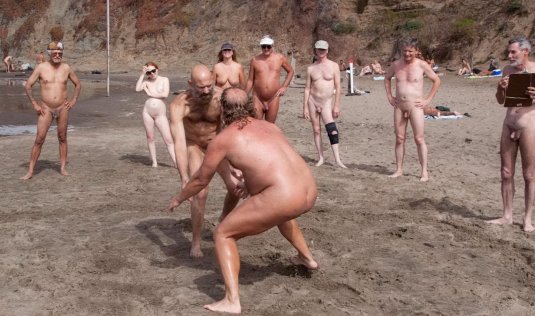 Голые нудисты