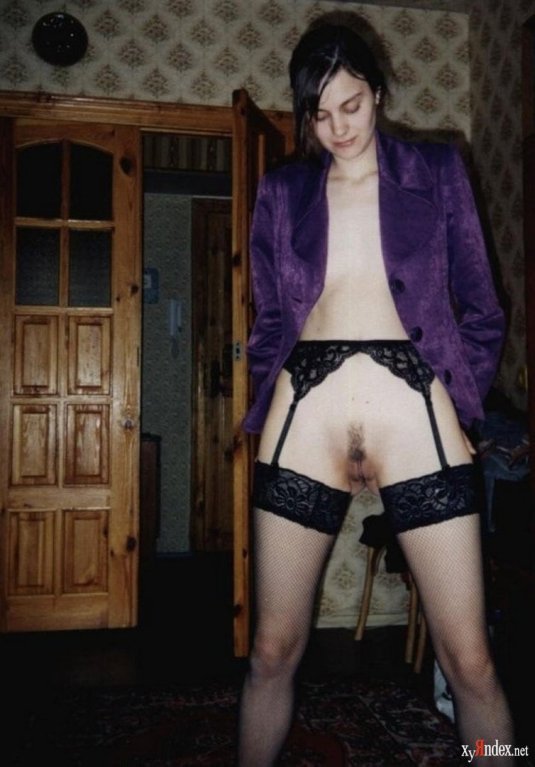 В чулках без трусов домашнее