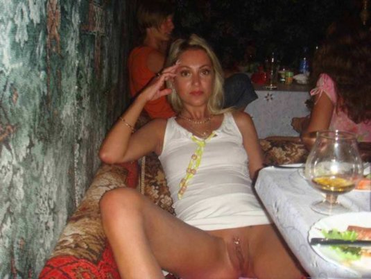 Ходит без трусиков