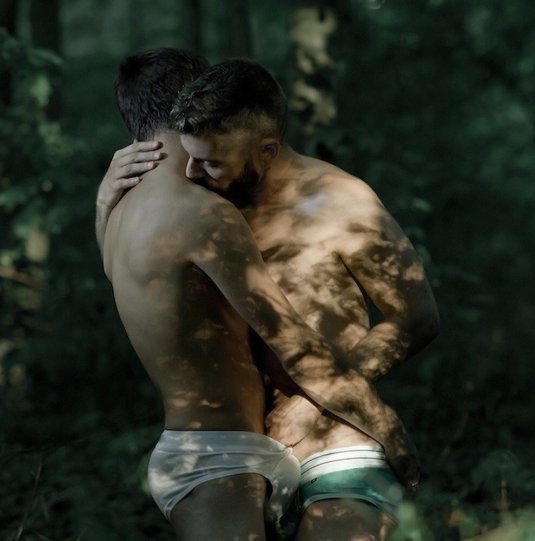 Мальчик в эротическом фильме