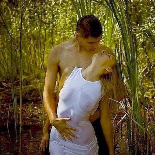 Эротическая фотосессия на природе
