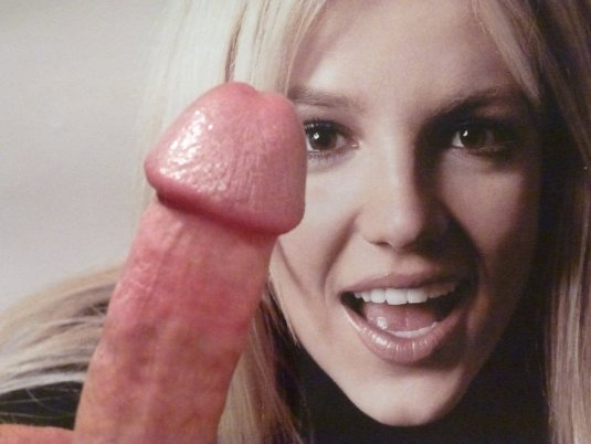 Бритни Спирс сосущая хуй