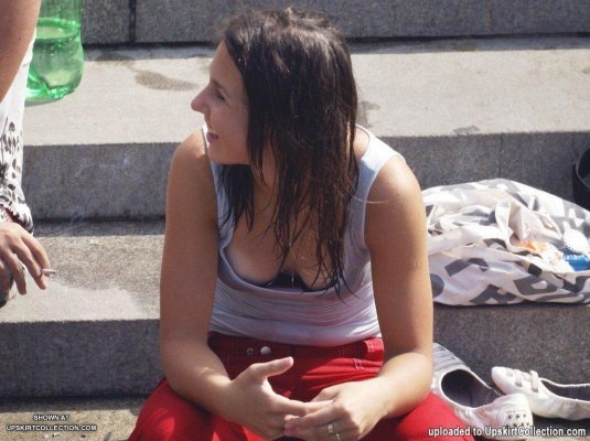 Засветила груди