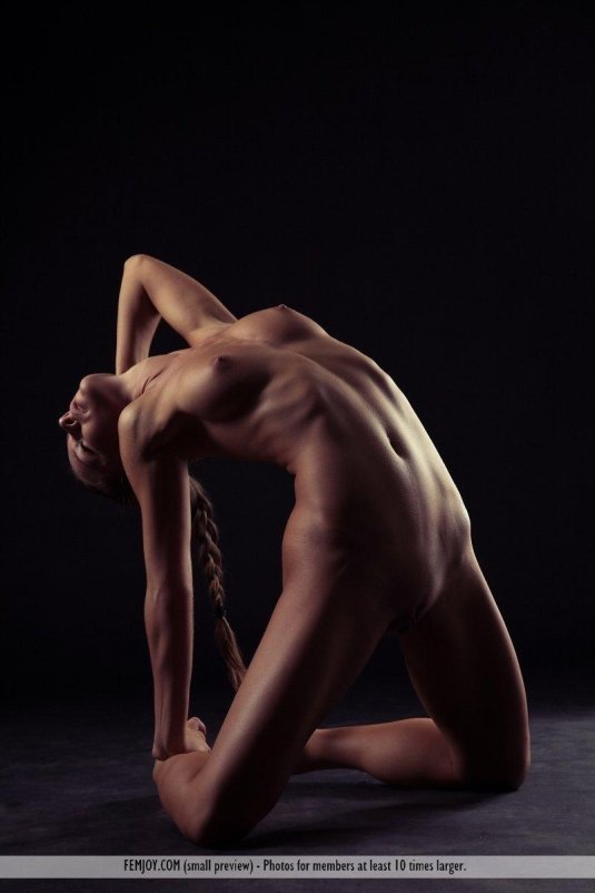 Красивые голые гимнастки