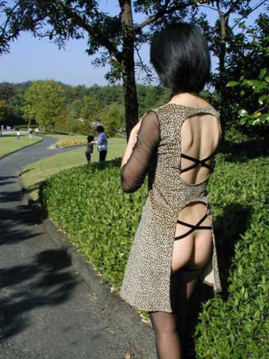 Эротические наряды на улице