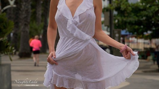 Прозрачная платье