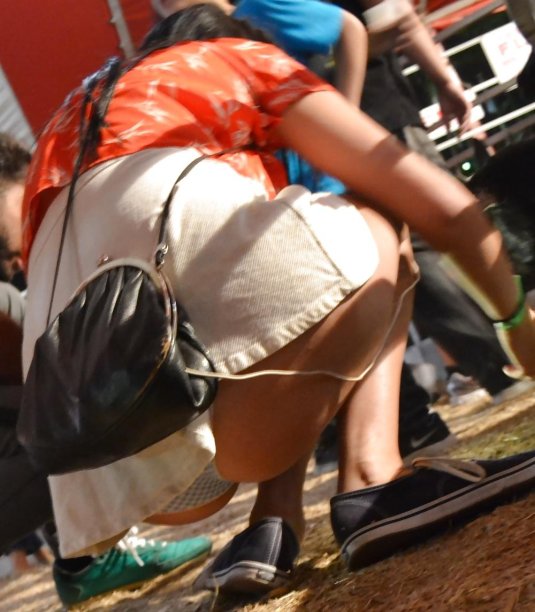 Торчат трусы