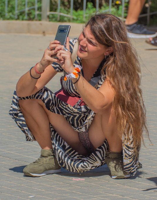 Девушка засветила трусики