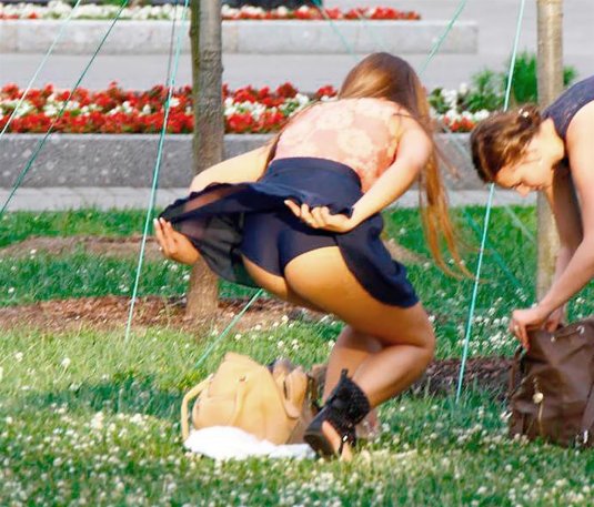 Девушки подглядывание