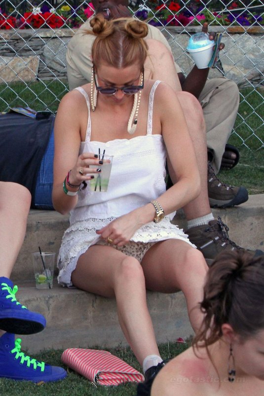 Девушка засветила трусики