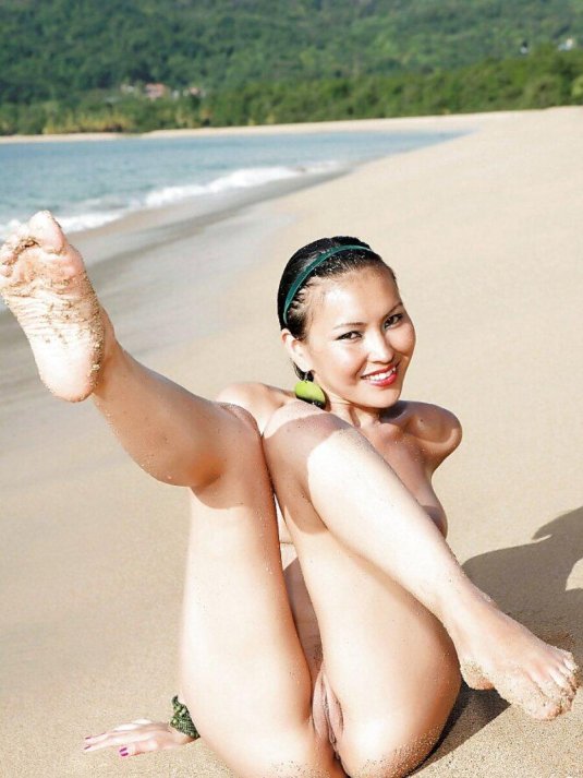 На пляже эротика