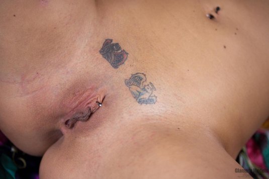 Порно тату на лобке