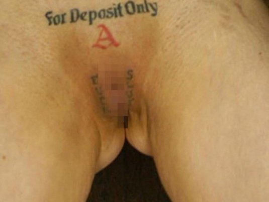 Унизительные надписи на голых