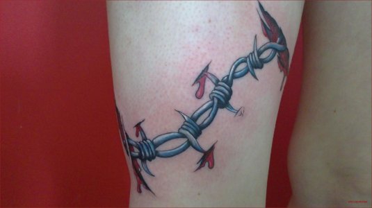 Тату колючая проволока на руке