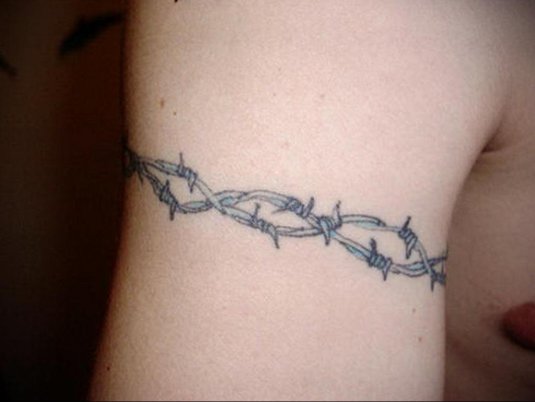Тату колючая проволока на руке