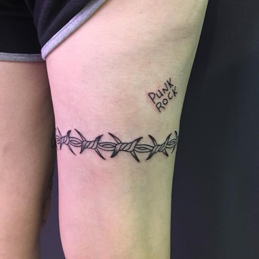 Тату колючевавая проволока