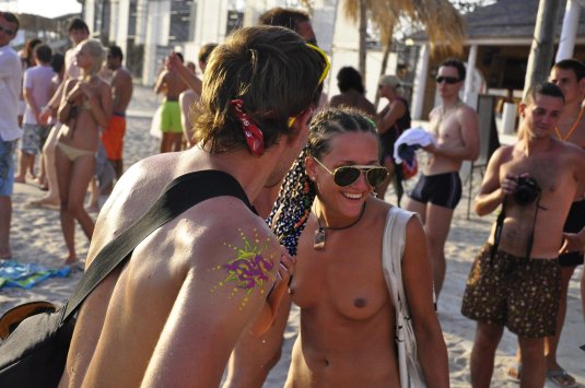 Фестиваль казантип девушки топлесс