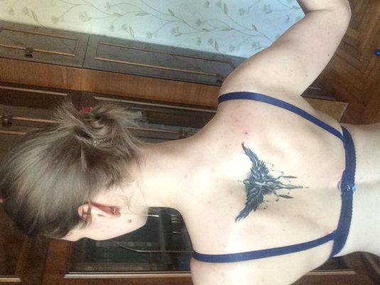 Тату ангел на спине женские